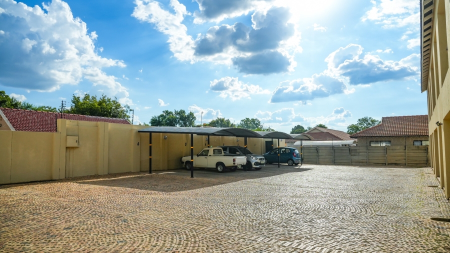 6 Bedroom Property for Sale in Flamwood North West